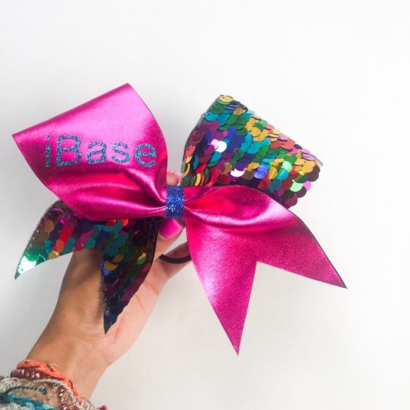 Cheer bow - Picture 2 of 2